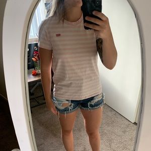 Levi’s tee size small 🌈✨